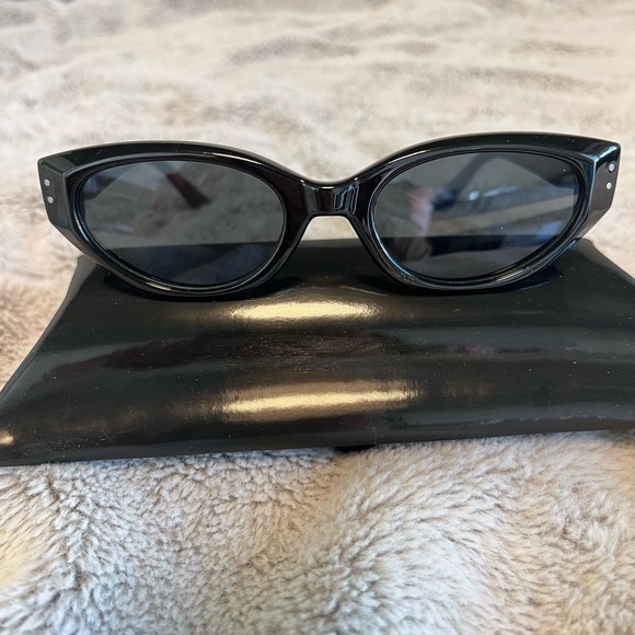 Rococo 01 Black Sunglasses - Picture 2 of 8